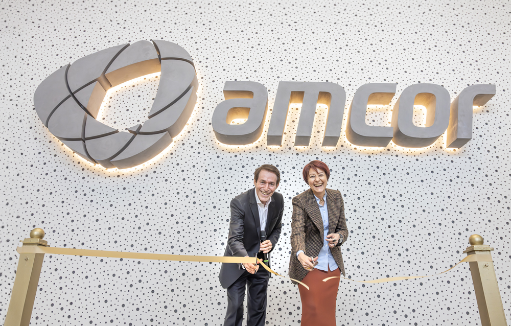 Michael Zacka, President Amcor Flexibles EMEA (left) and Noemi Bertolino, Vice President R&D (right) cut the ribbon on the new Amcor Innovation Center Europe