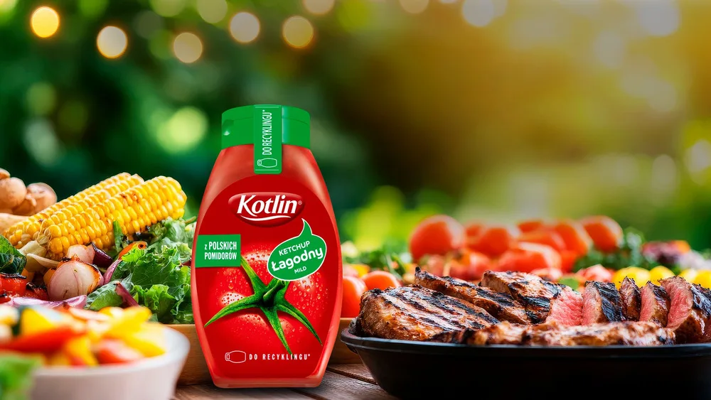 Kotlin ketchup bottle with grilled meat and vegetables
