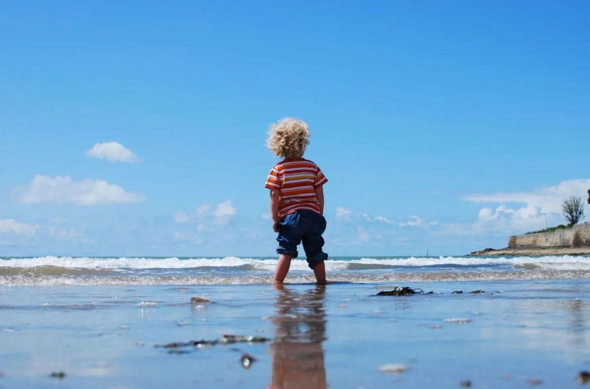 Amcor sustainability pledge boy and ocean