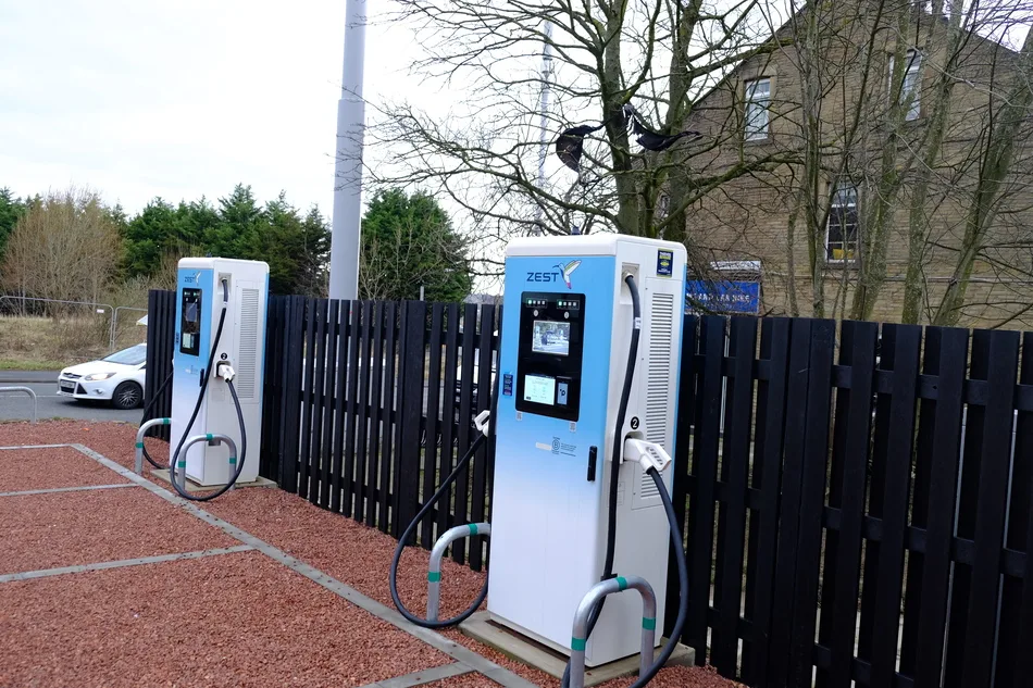 Electric vehicle charging station
