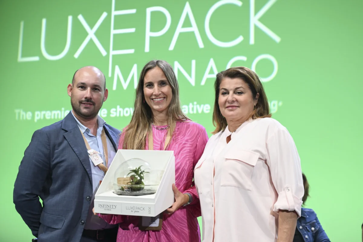 Award presentation at LUXEPACK Monaco event