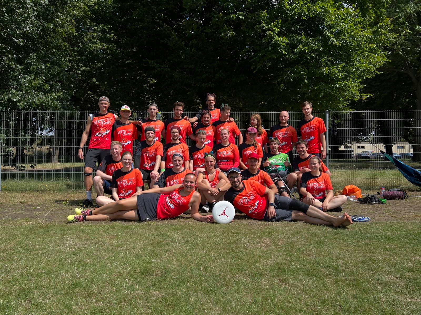 gemeinsames Teamfoto der Anfänger und Fortgeschrittenen Air-Pussies beim Mückencup 2022