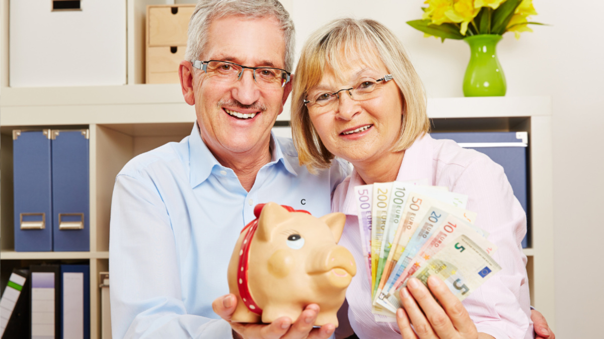 How Much Should I Be Investing In My 60s