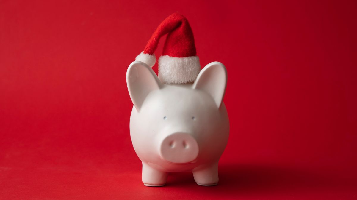 Saving For The Holidays - Tips and Tricks