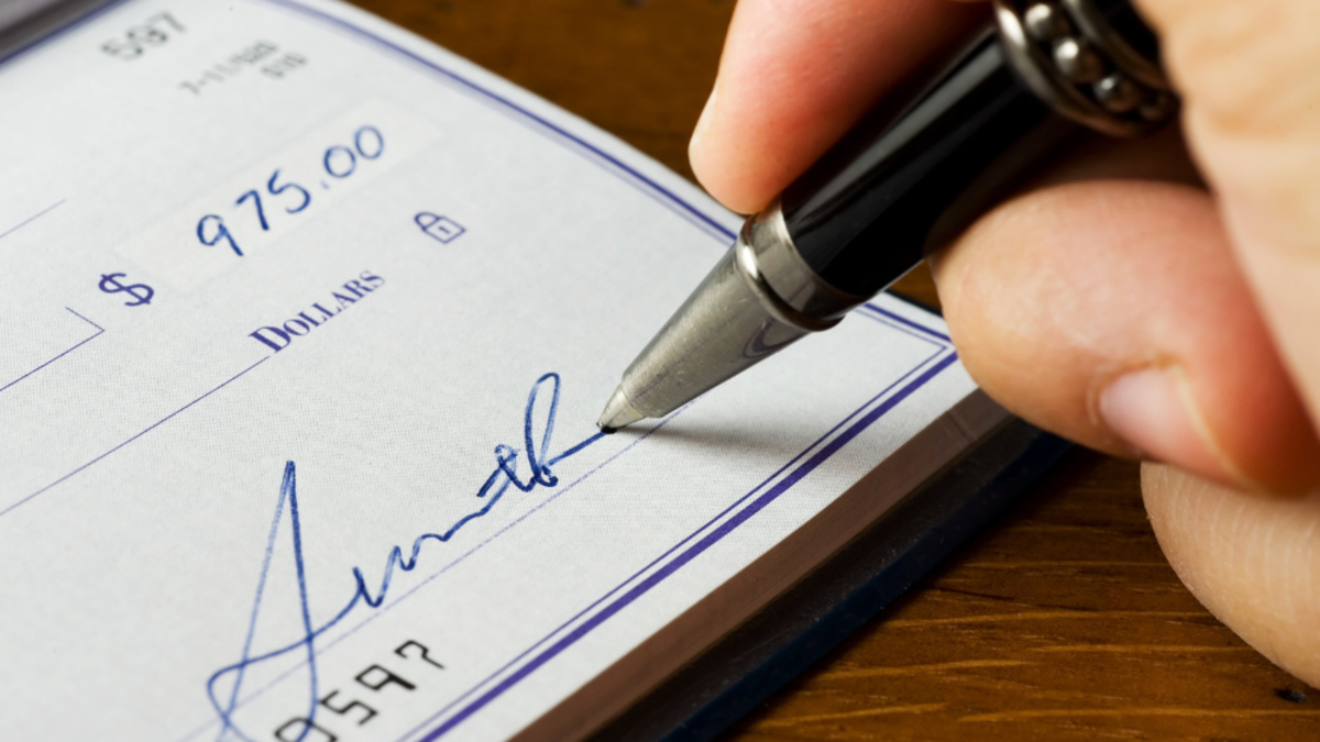 Checking vs Savings Accounts – and Why You May Need Both