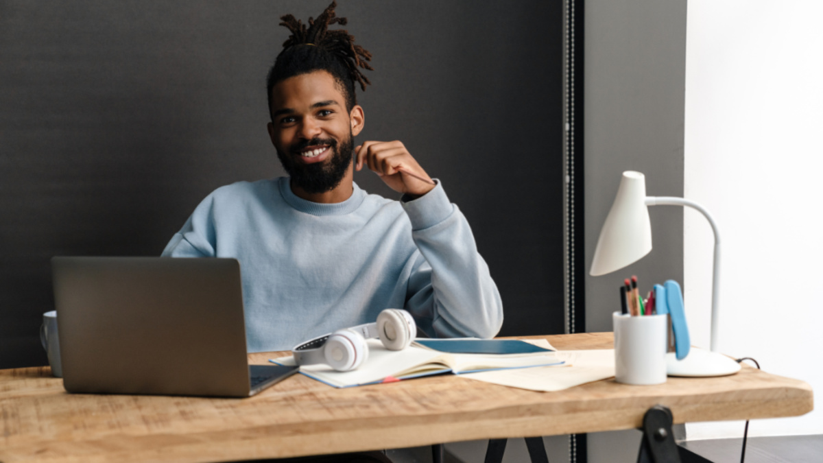 7 Easy Side Gigs You Can Cash in on at Home