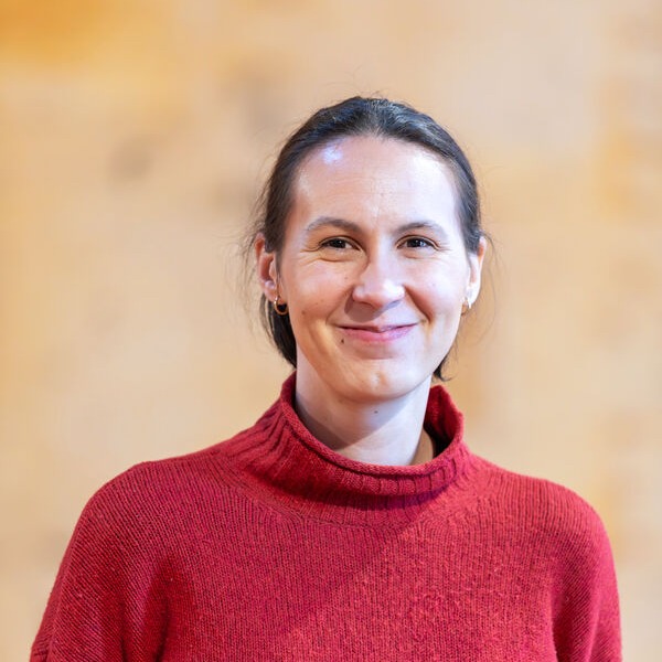 Headshot of Ellie Warr