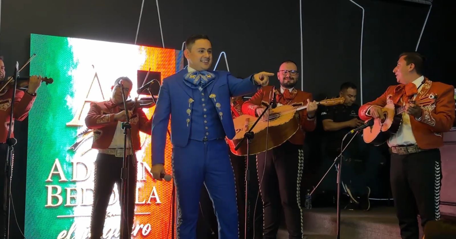 Featured image of post Adrián Bedolla conquista La Marakita con un rotundo Sold Out y una noche llena de orgullo mexicano