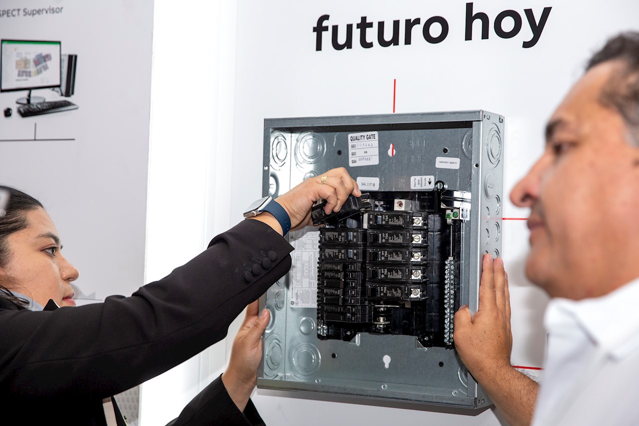 Featured image of post ¿Sabes cómo proteger tus aparatos electrónicos durante la temporada de lluvias?