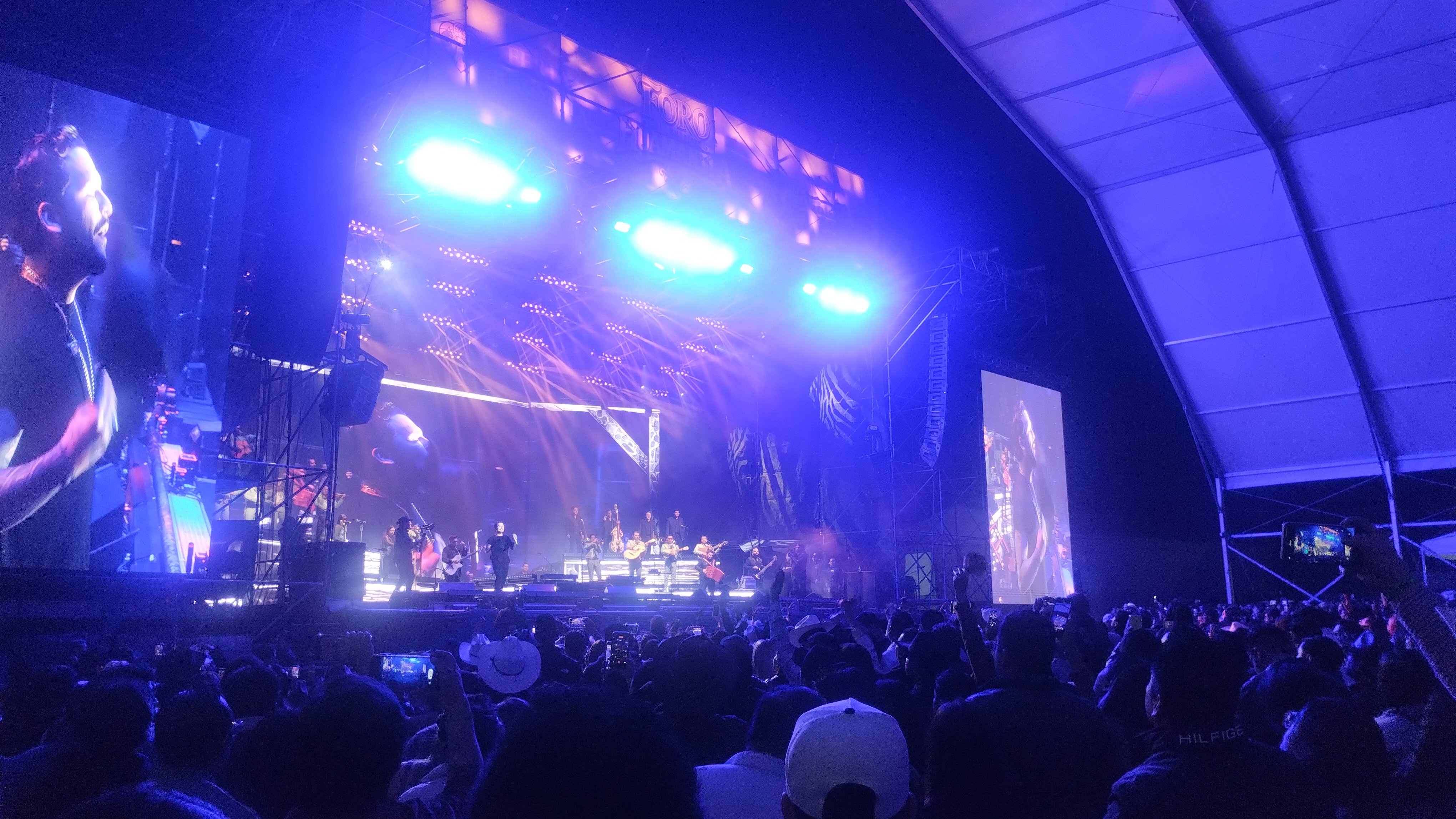 Featured image of post Christian Nodal conquista Huamantla con una noche de éxitos en la Feria Internacional del Arte Efímero y la Dalia 2026