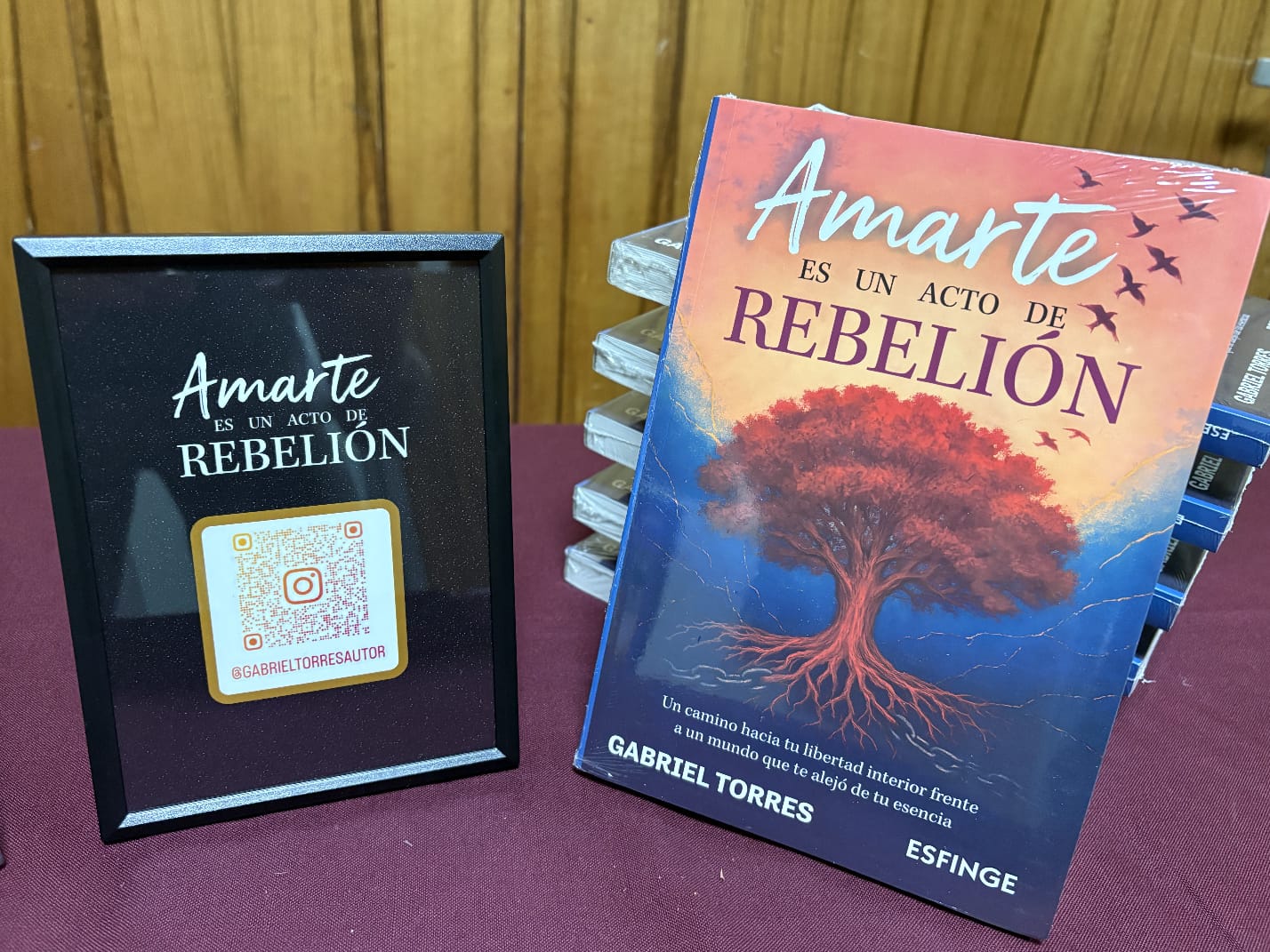 Featured image of post Amarte es un acto de rebelión: El primer libro que fusiona literatura, música y tecnología para revolucionar el autodescubrimiento.