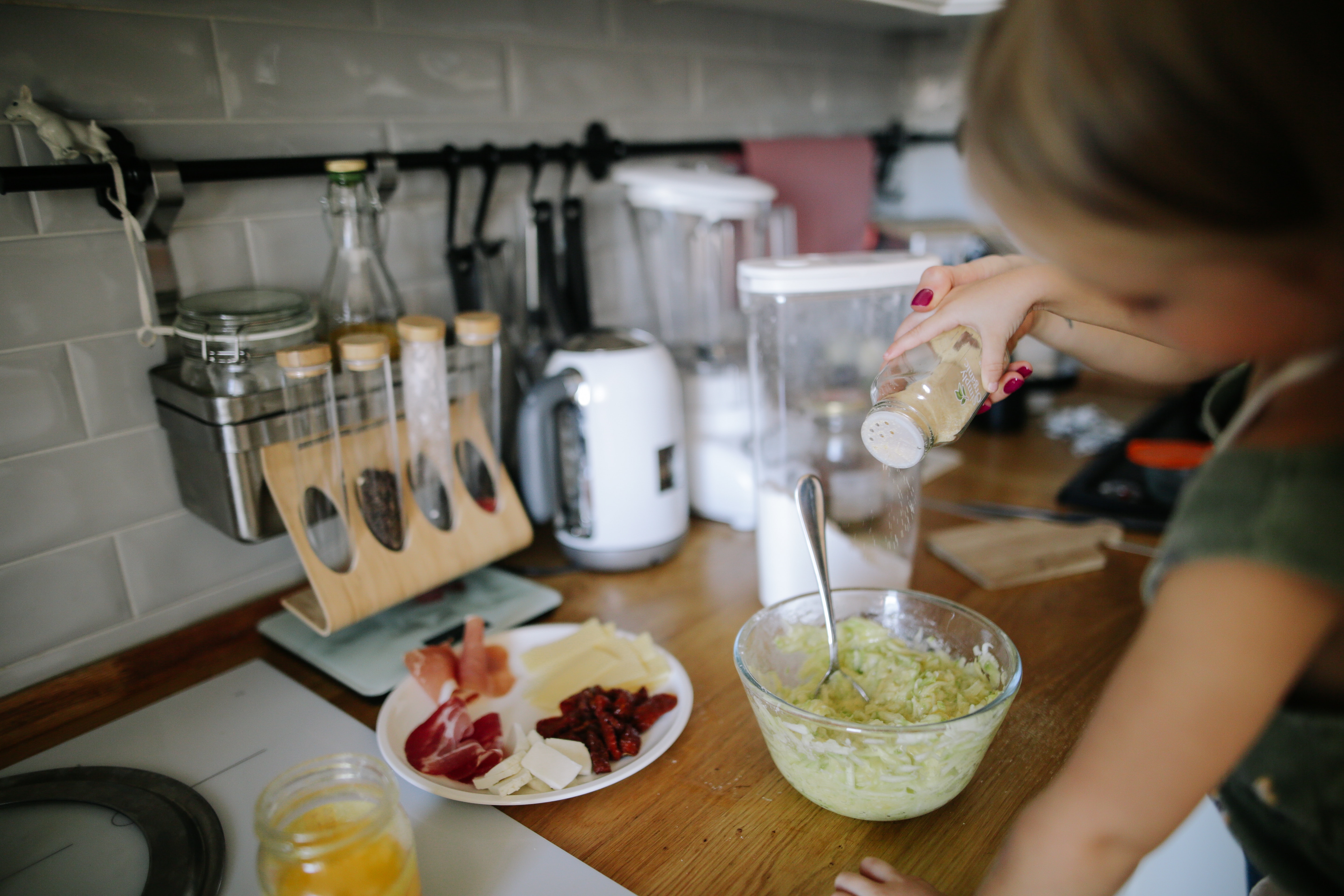 kid-cooking