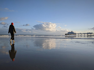 Eastbourne Emma and pier (4:3)