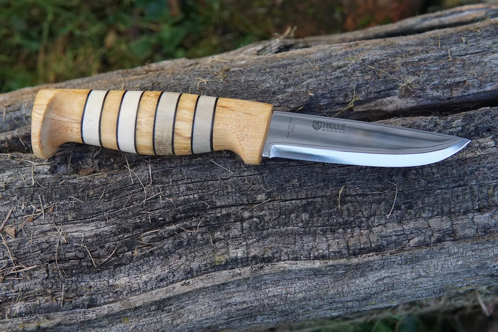 Helle Arv Knife on log