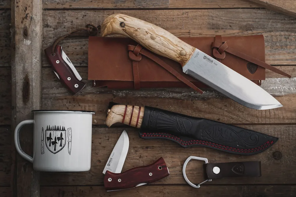 Helle Nordlys knife with sheath on table