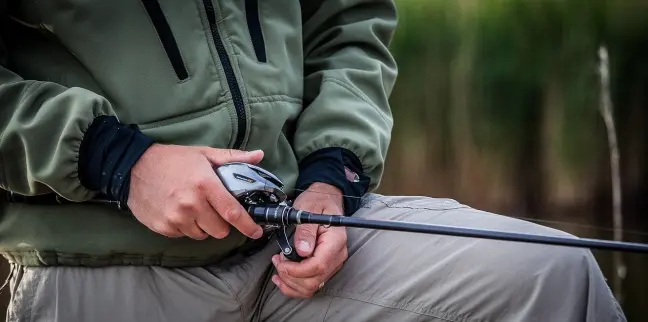 fisherman using baitcasting reel