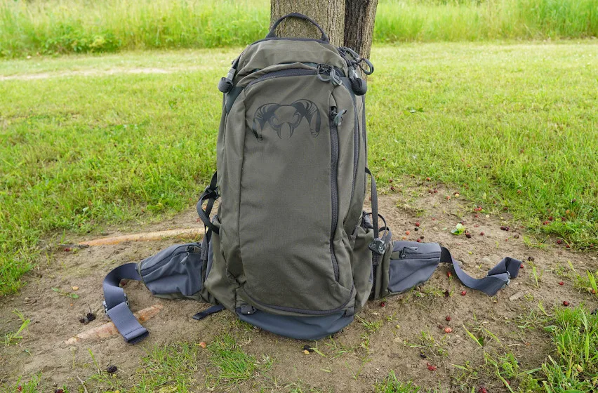 KUIU Divide 1500 backpack sitting on grass