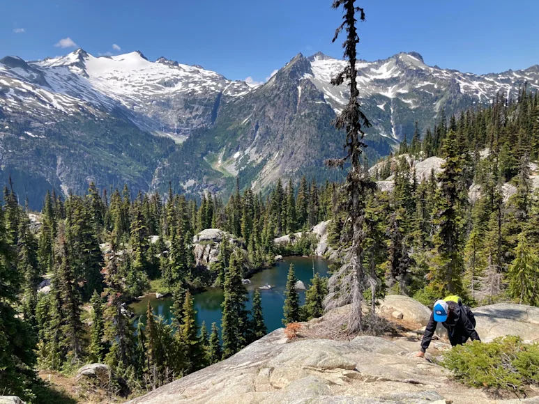 best-hiking-gear-for-women-featured-image