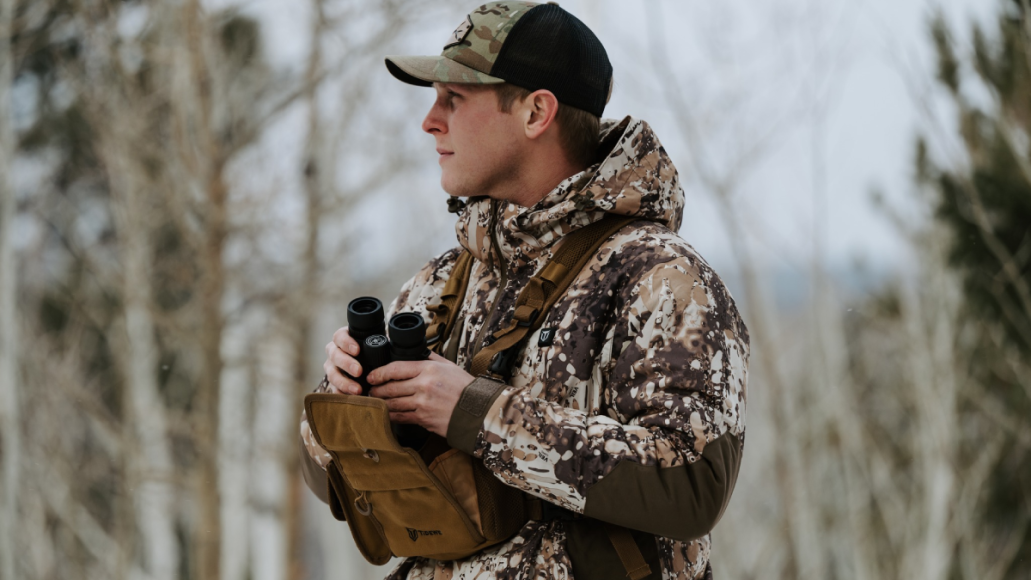 Male hunter wearing Tidewe hunting gear in the woods