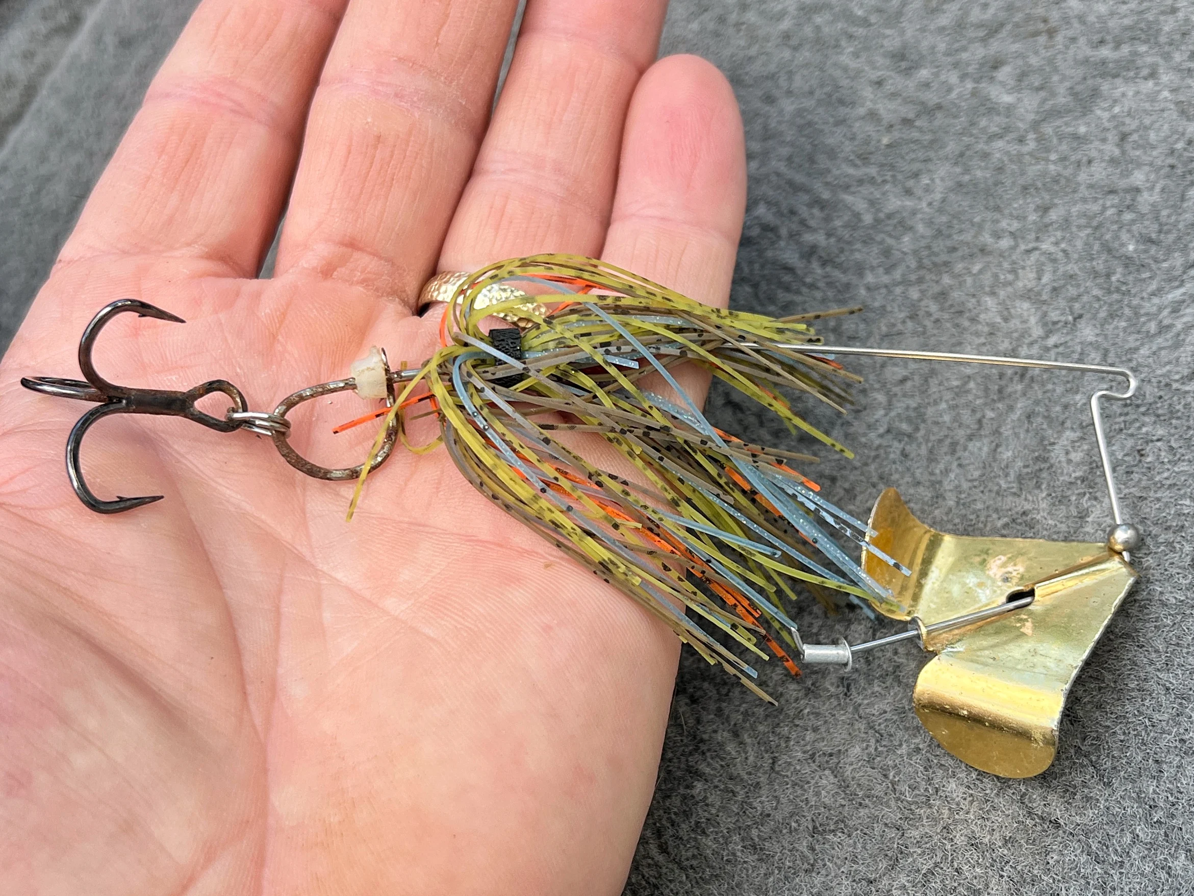 Buzzbait treble