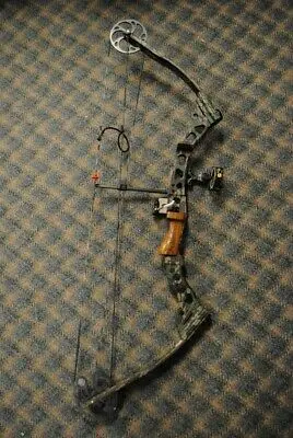 A used Matthew's MQ1 compound bow