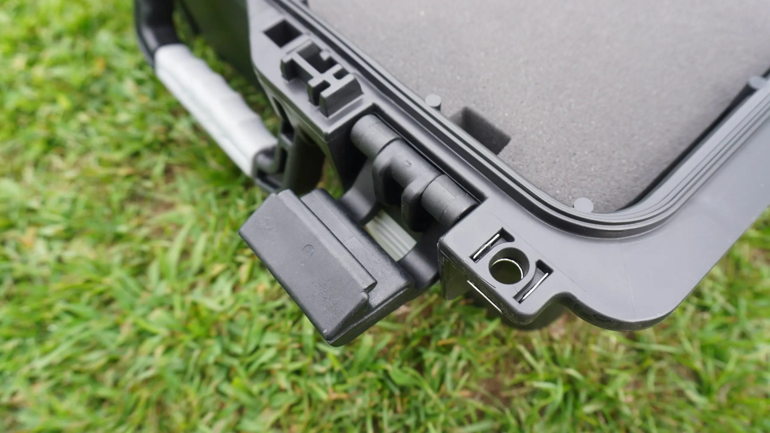 Latches of Plano Field Locker Element pistol case