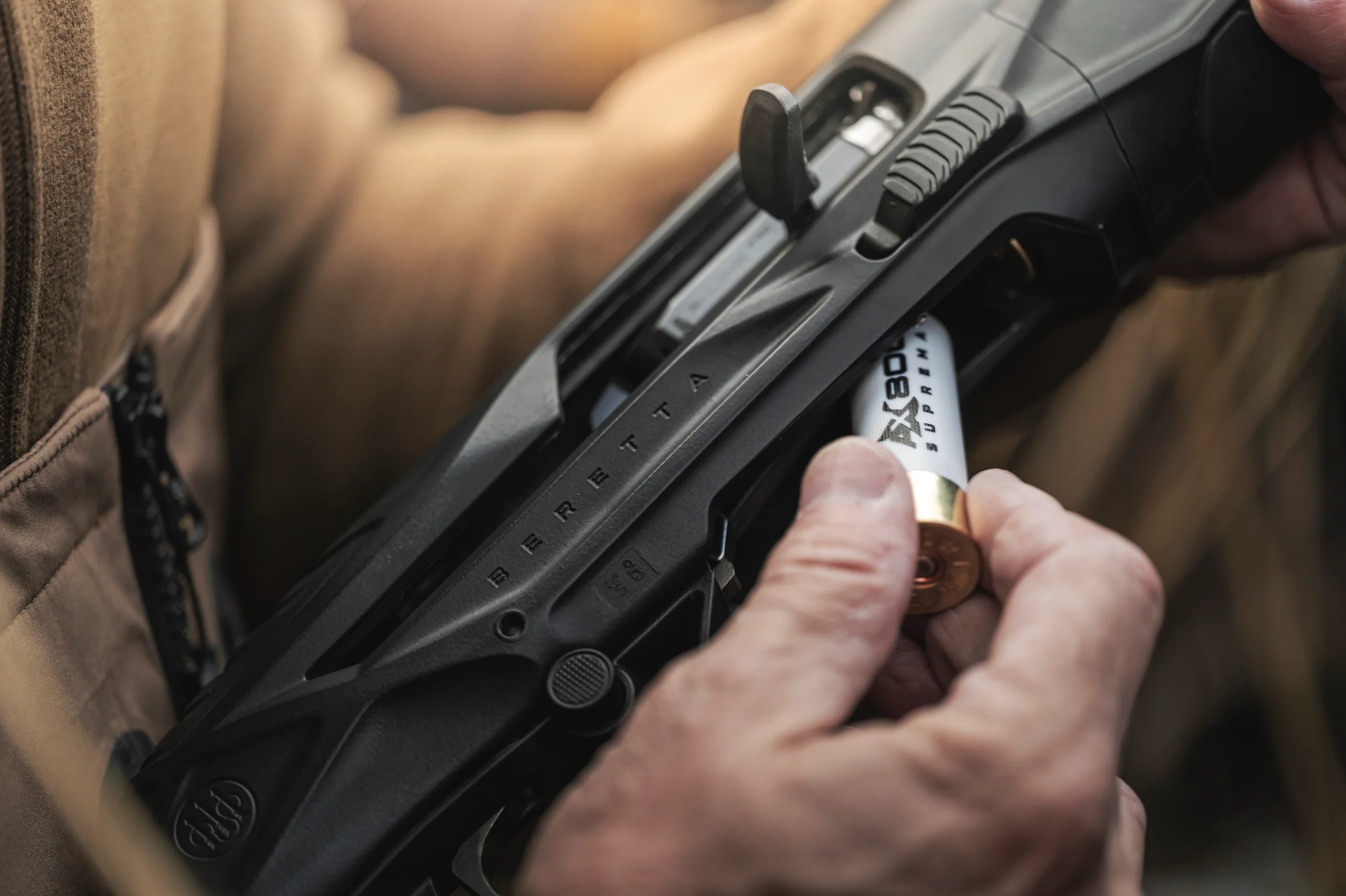 Hunter loading Beretta AX800