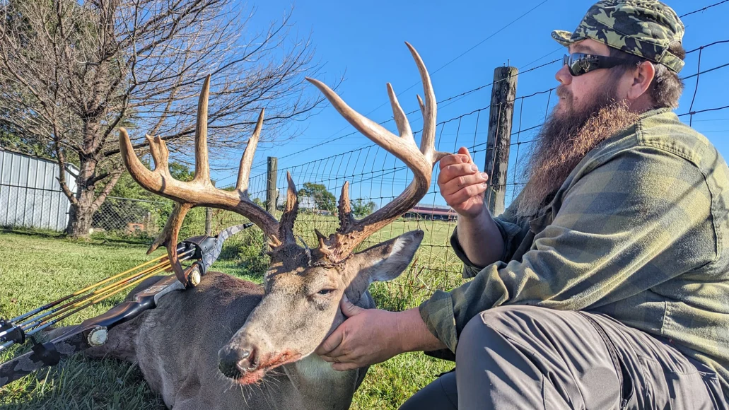 Kentucky hunter Bradley Poynter shows off his 182-2/8-inch 19-point whitetail buck.