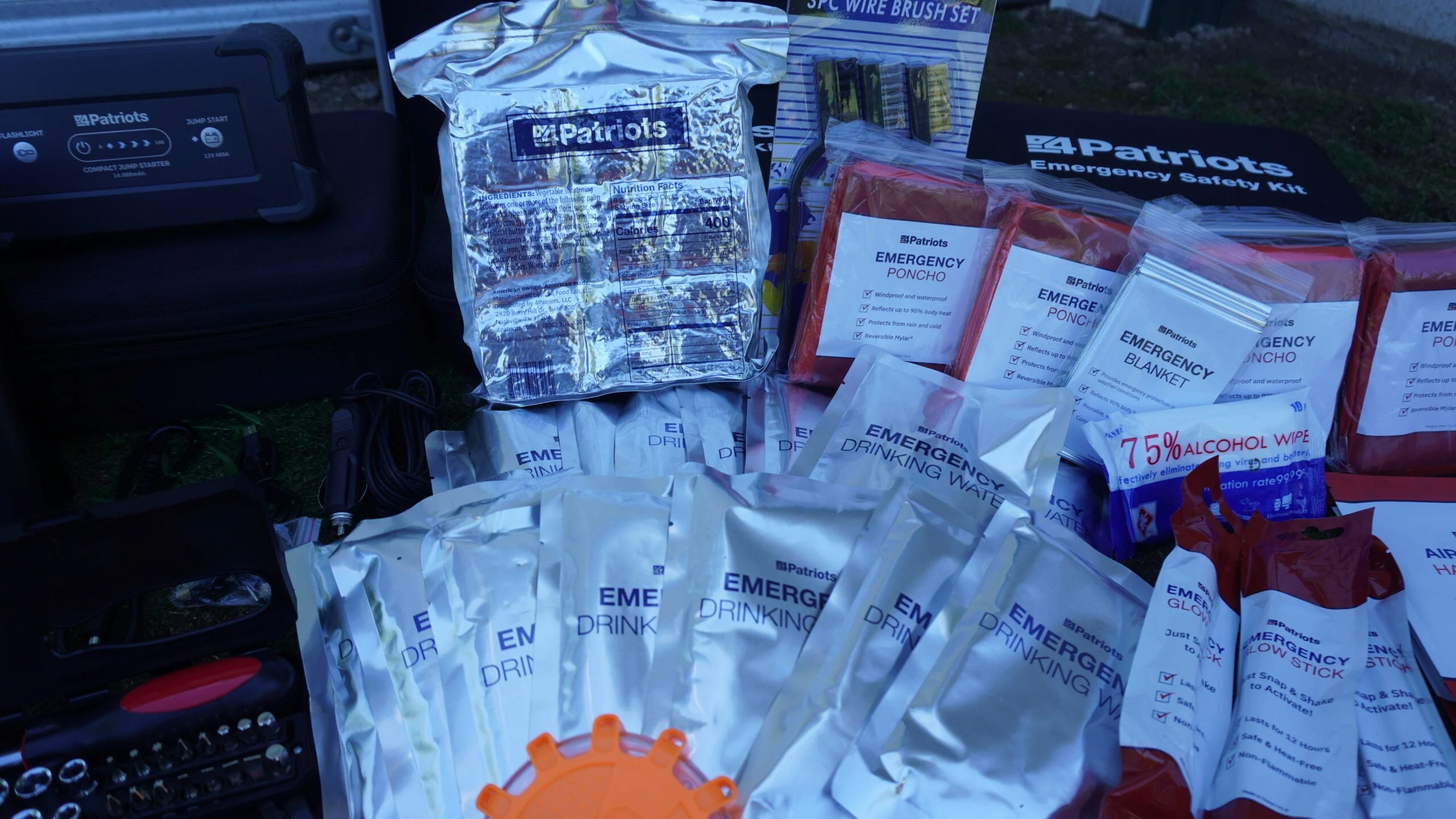 Contents of 4Patriot emergency kit