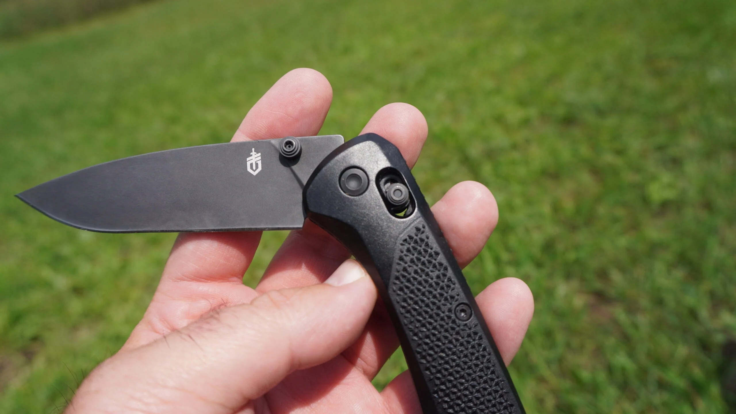 close-up of Gerber Sedulo knife during testing