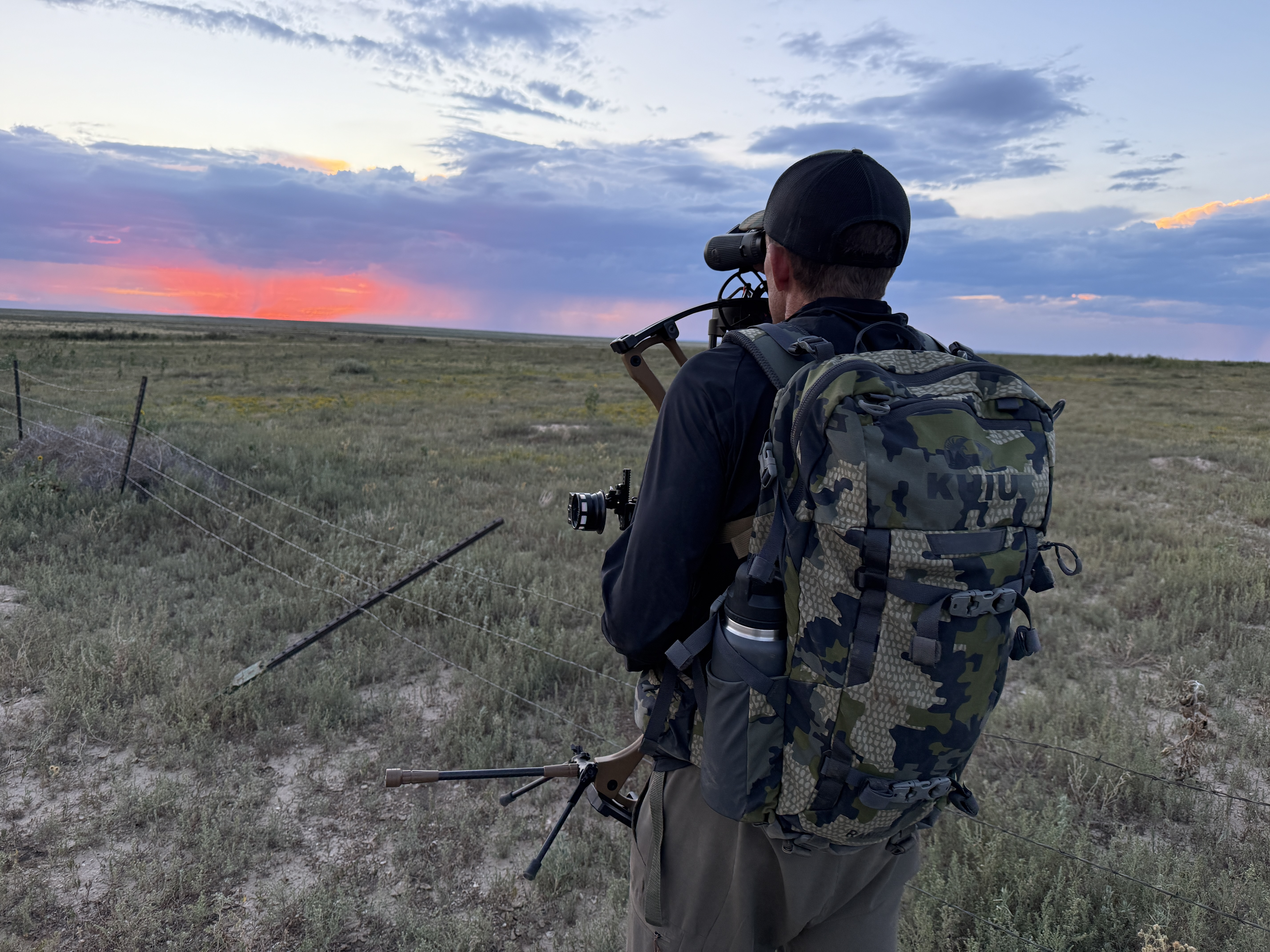 Hunter wearing Kuiu Ranger 2200 pack