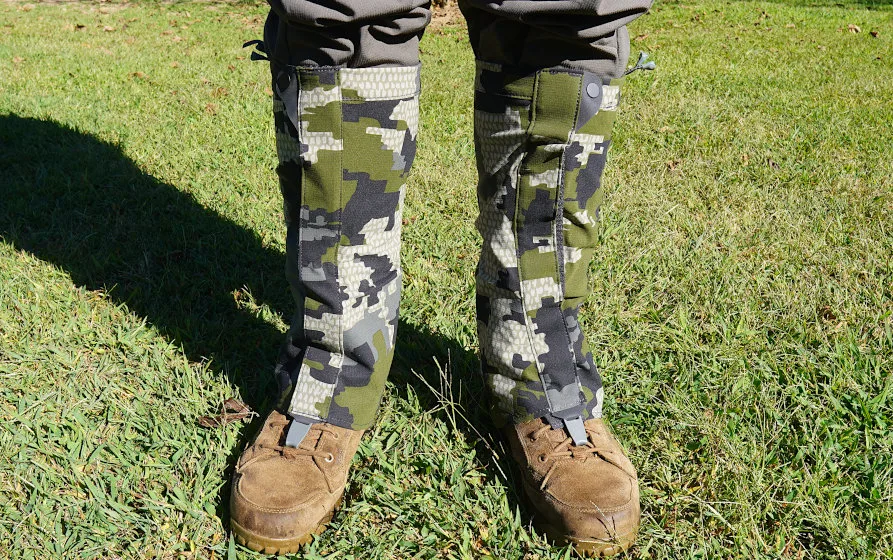 Hunter wearing KUIU Kutana Storm Boot Gaiters