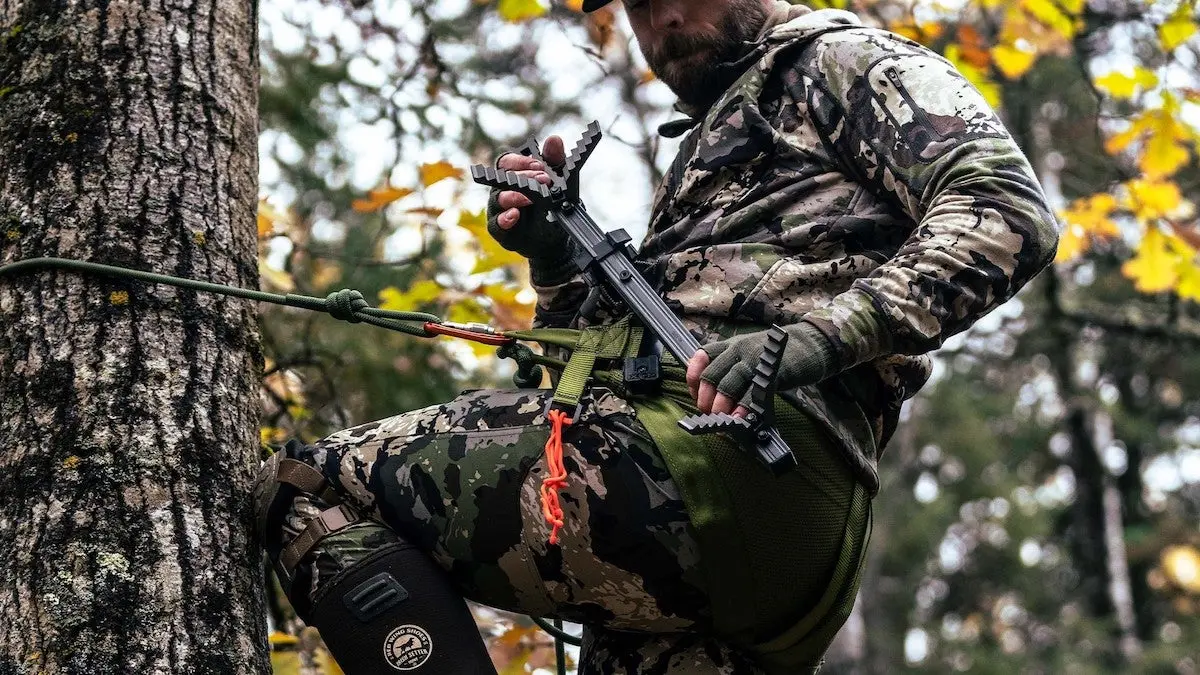 Hunter wearing XOP Mondo tree saddle