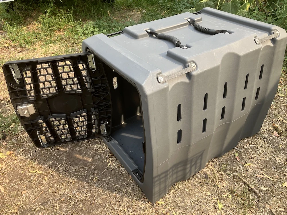 Lucky Duck hunting dog kennel during testing