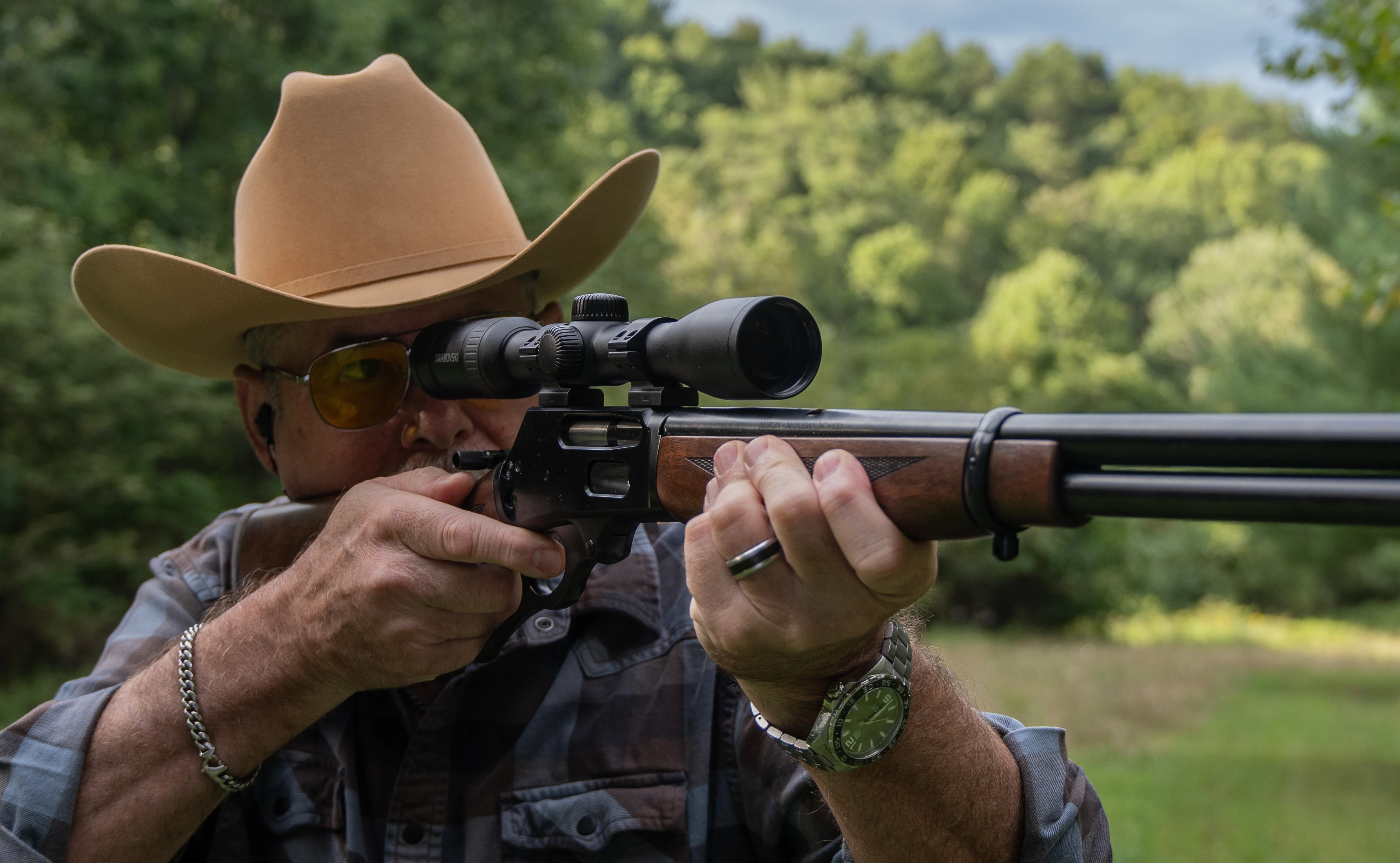 Richard Mann shooting .30-30 rifle with Swarovski Z3 3-9X36 rifle scope