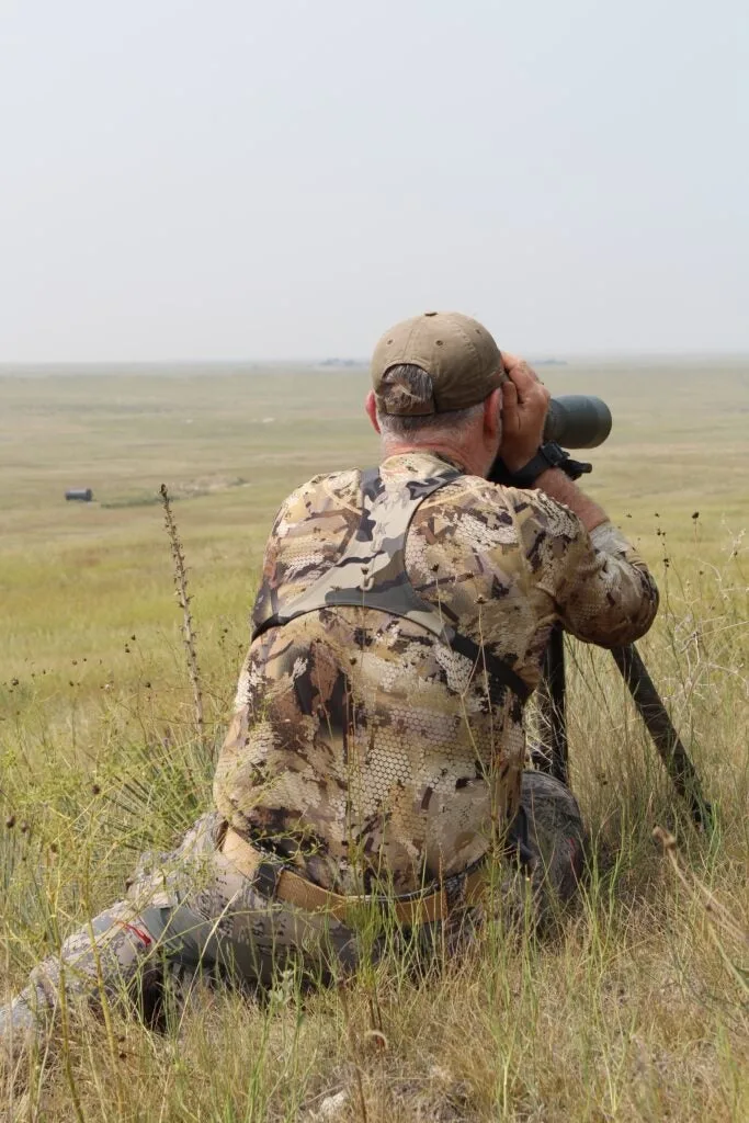 Hunter glasses for mule deer