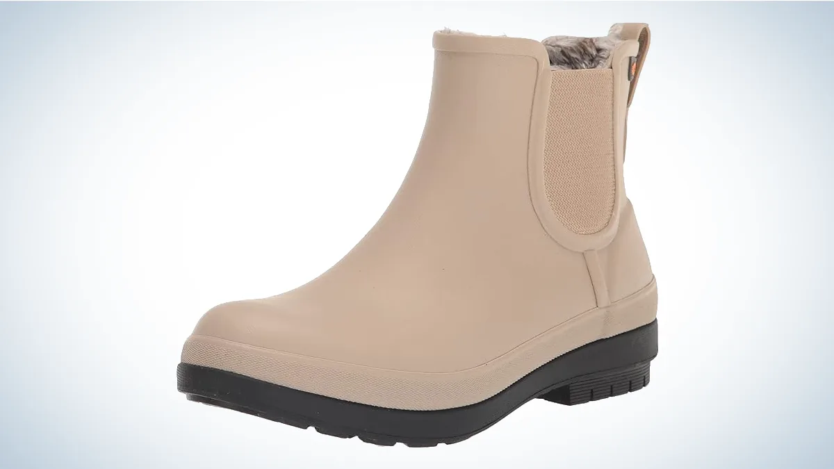 Bogs Amanda Plush II Chelsea Rain Boot on gray and white background