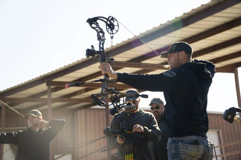 picture of how to shoot a compound bow with perfect form