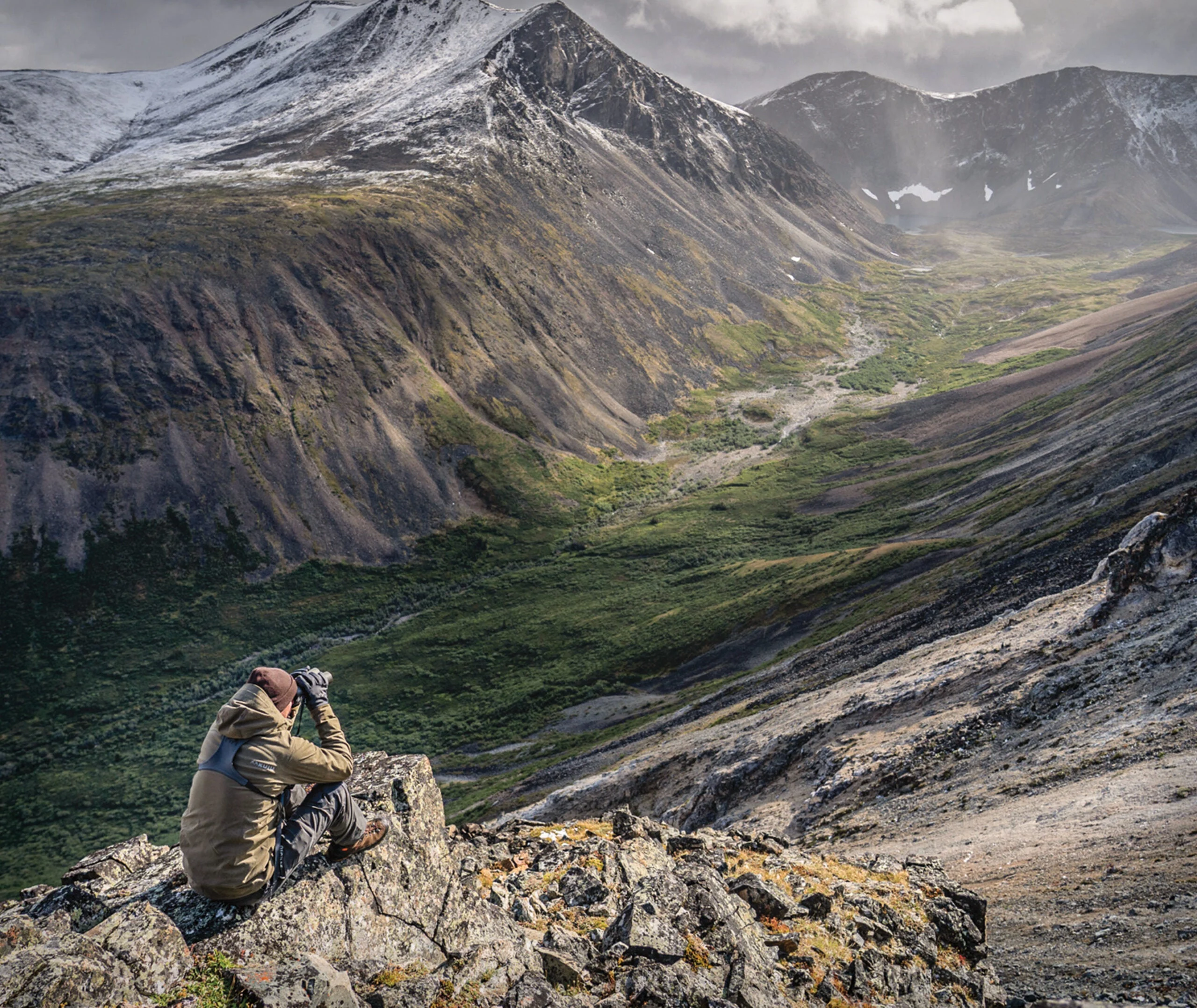 photo of hunter glassing 