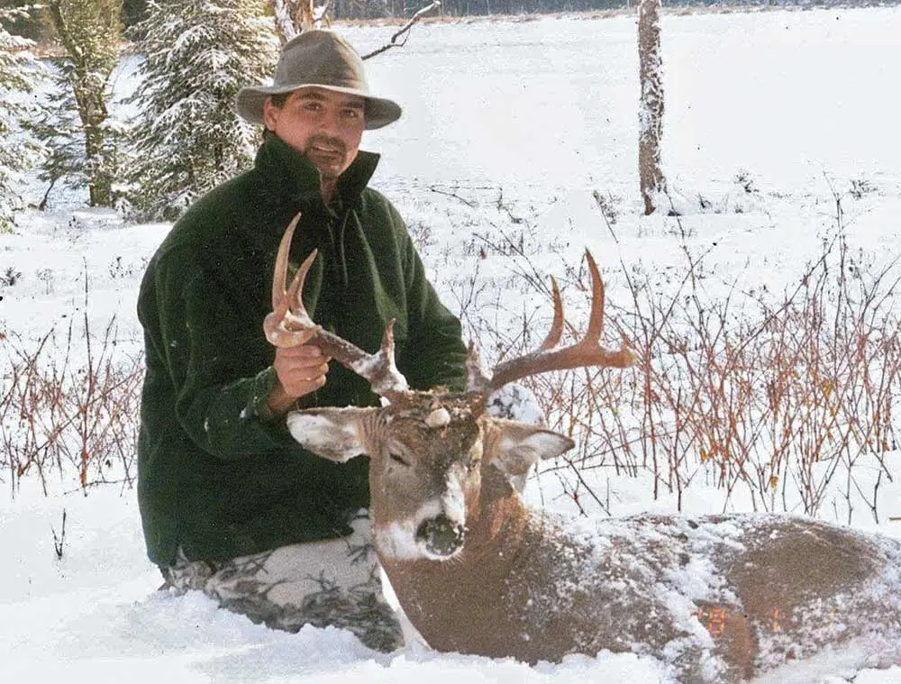 joe dinitto whitetail buck snow