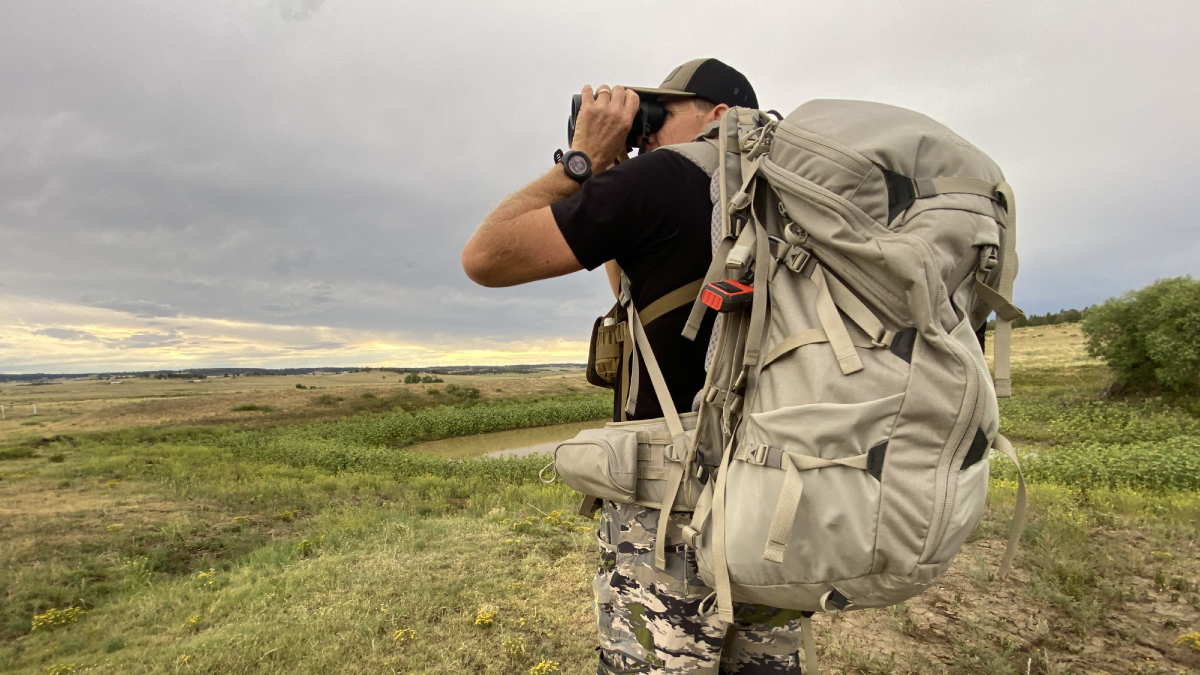 Bowhunter looking through Zeiss Victory RF Rangefinding Binoculars