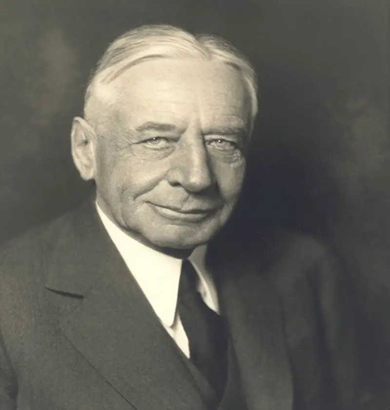 Portrait photo of Joseph Knapp