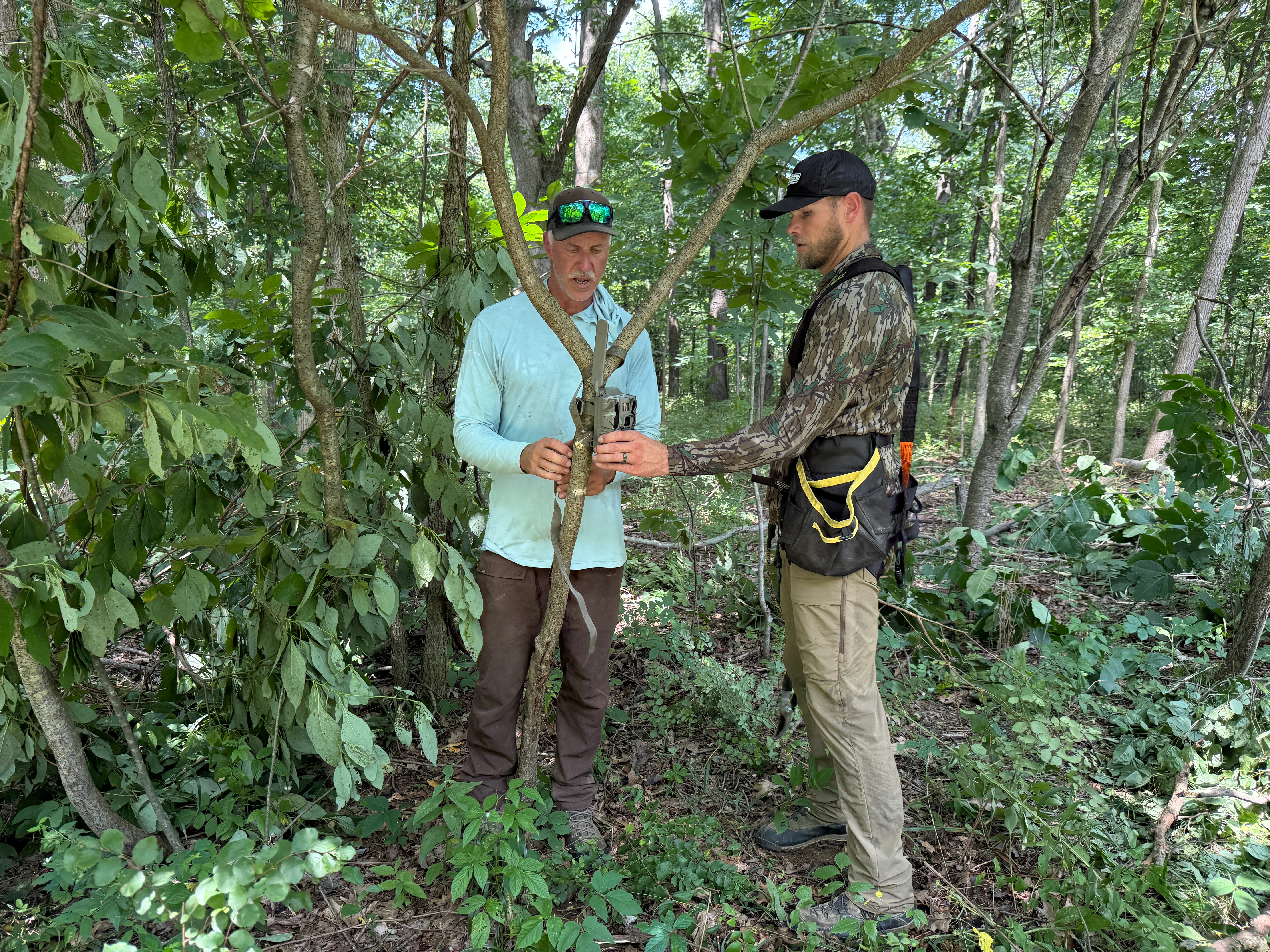 Setting trail camera