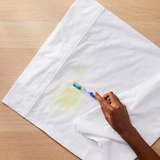 How to Remove Dye Stains From Clothes