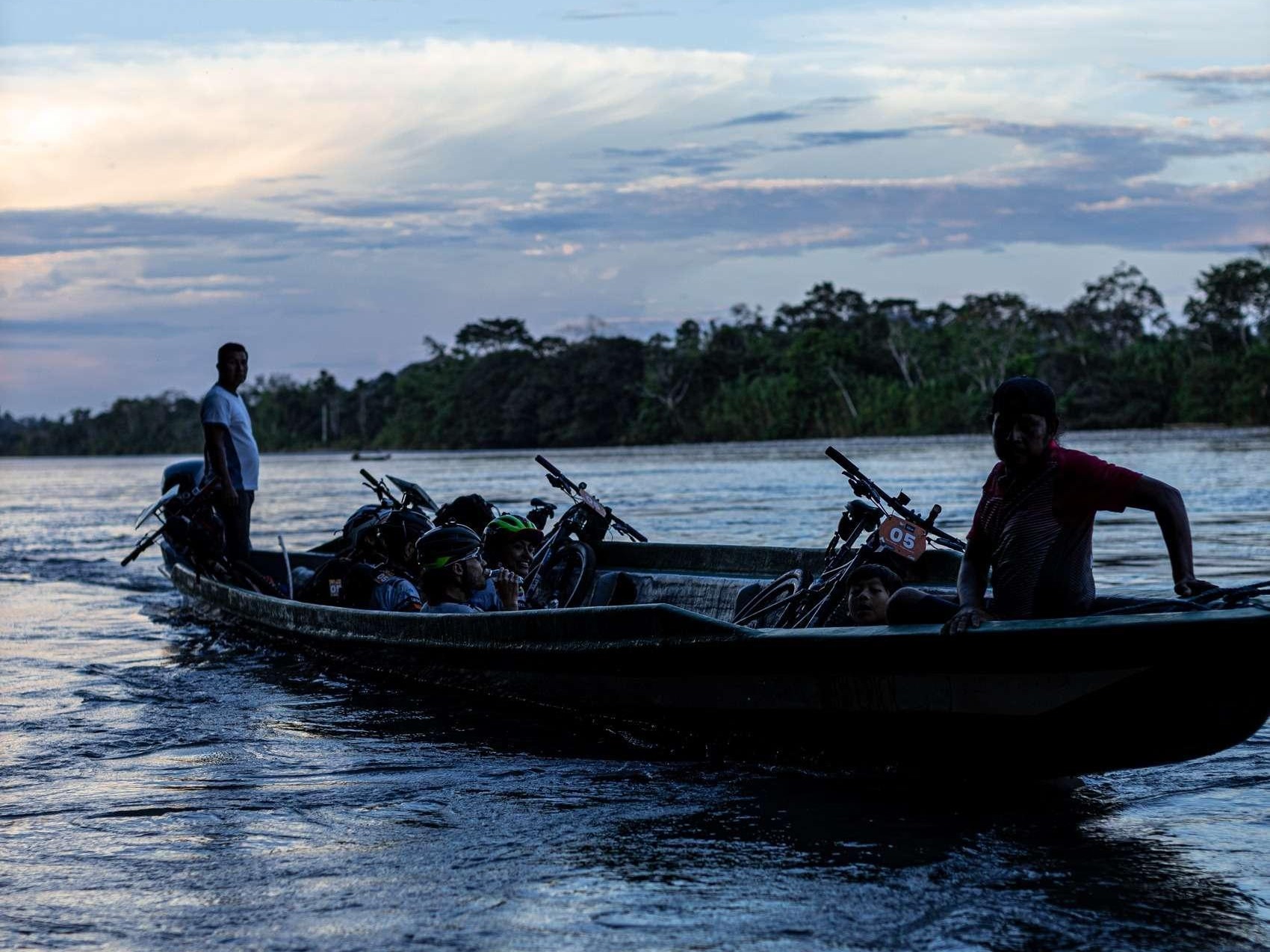 Cruce de Río Napo - Foto: Juan Cueva