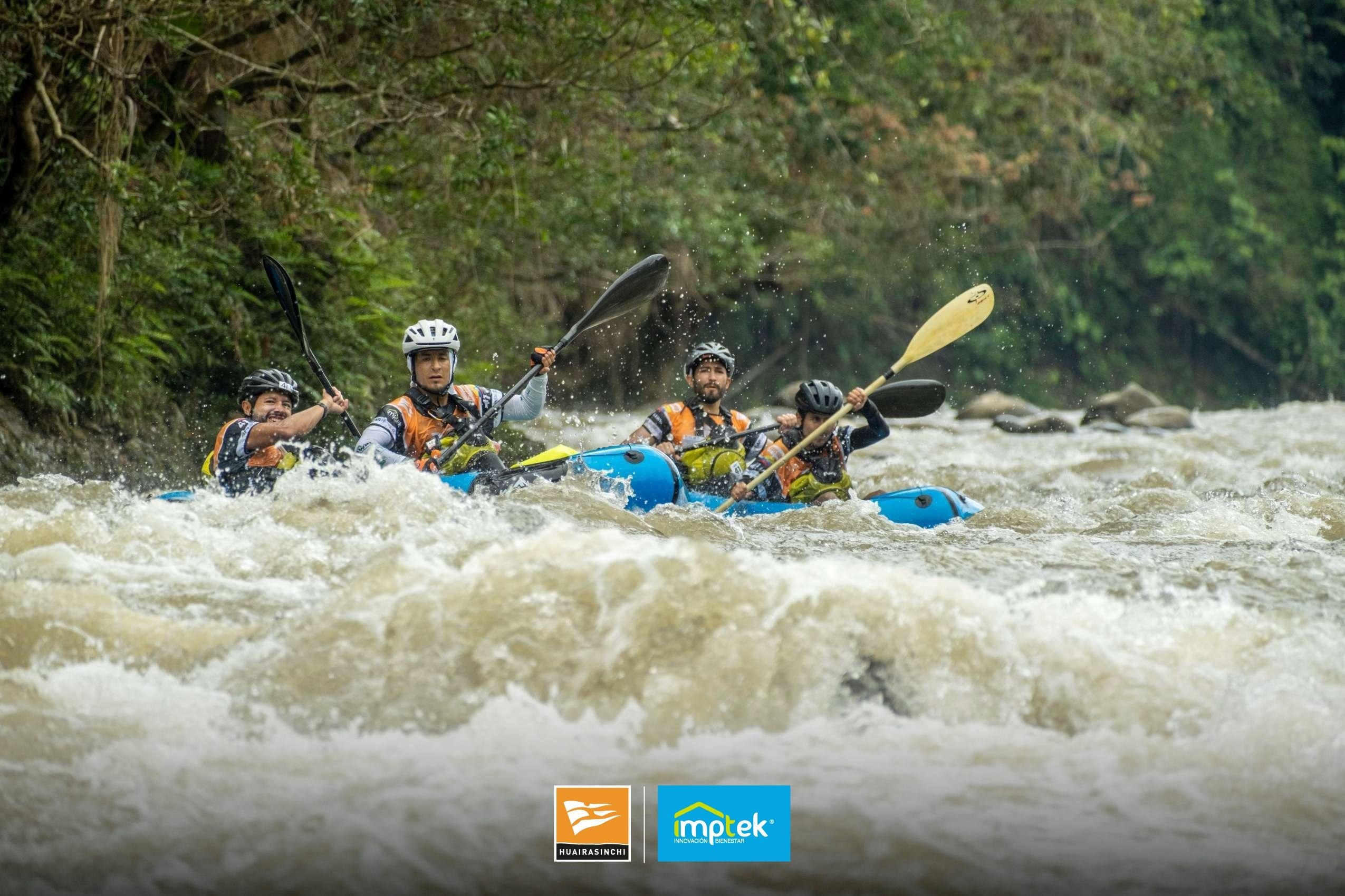 Equipos avanzando a través del Río Mulaute. - Foto: Lanza