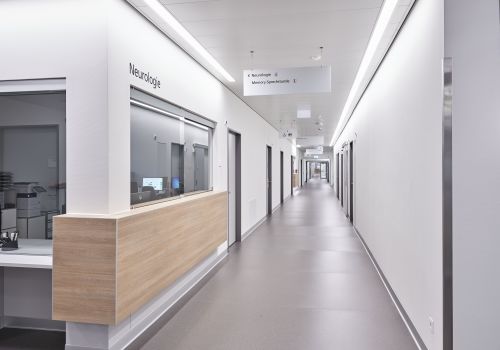 Een algemeen ziekenhuis met op maat gemaakte draadloze toegangscontrole
