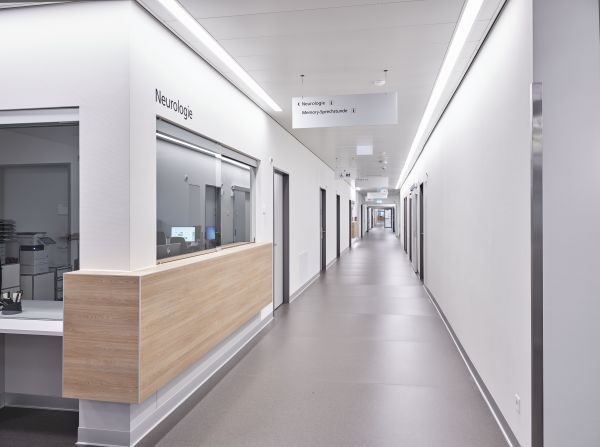 Et sykehus med skreddersydd trådløs adgangskontroll