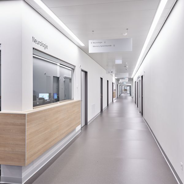 Szpital ogólny z opracowaną na zamówienie bezprzewodową kontrolą dostępu