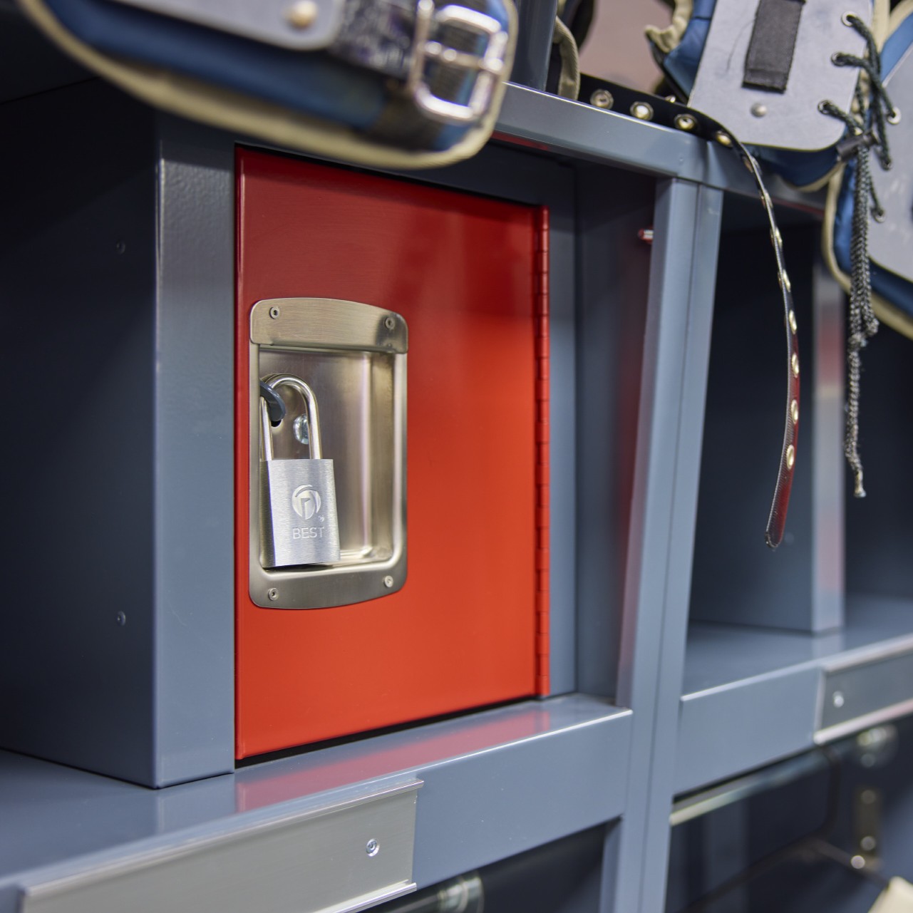 8Gallery BESTPadlock SchoolLockerRoom 1x1 web